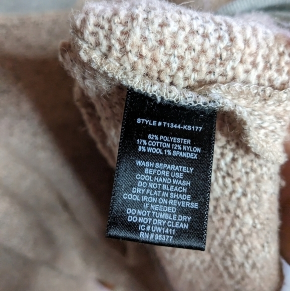 Sanctuary Small Pink-ish Cream & Gray Pullover V-Neck Sweater - Picture 6 of 11